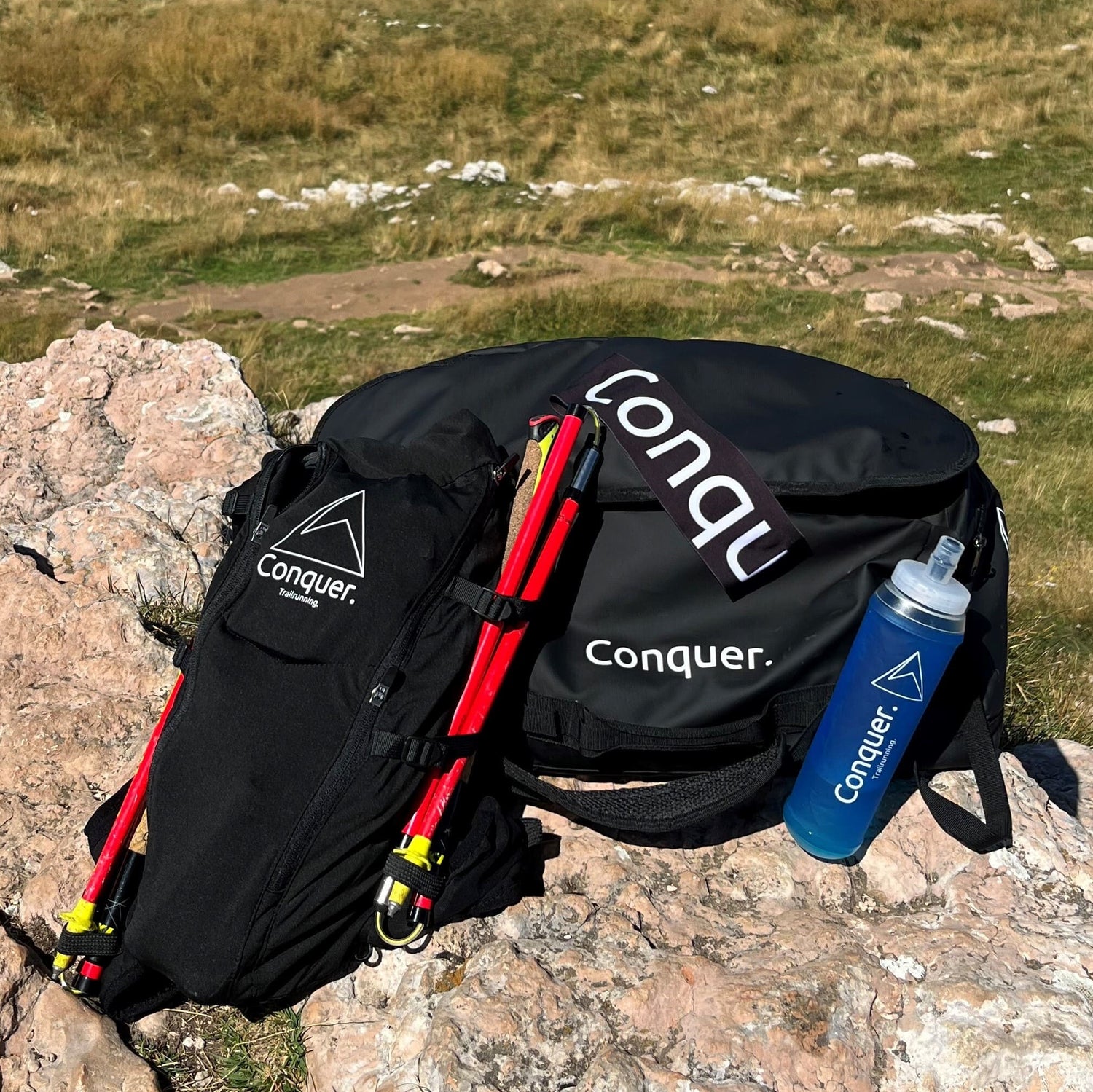 Conquer.  Laufweste 15L incl. 2 flexiblen Trinkflaschen und 1 Trinkblase